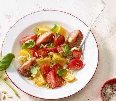 2016-07 tomaten fruehlingszwiebeln salat mi basilikum dressing